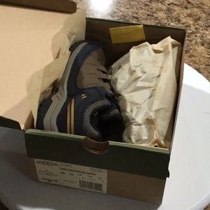 Boys size 13 brown Keen shoes